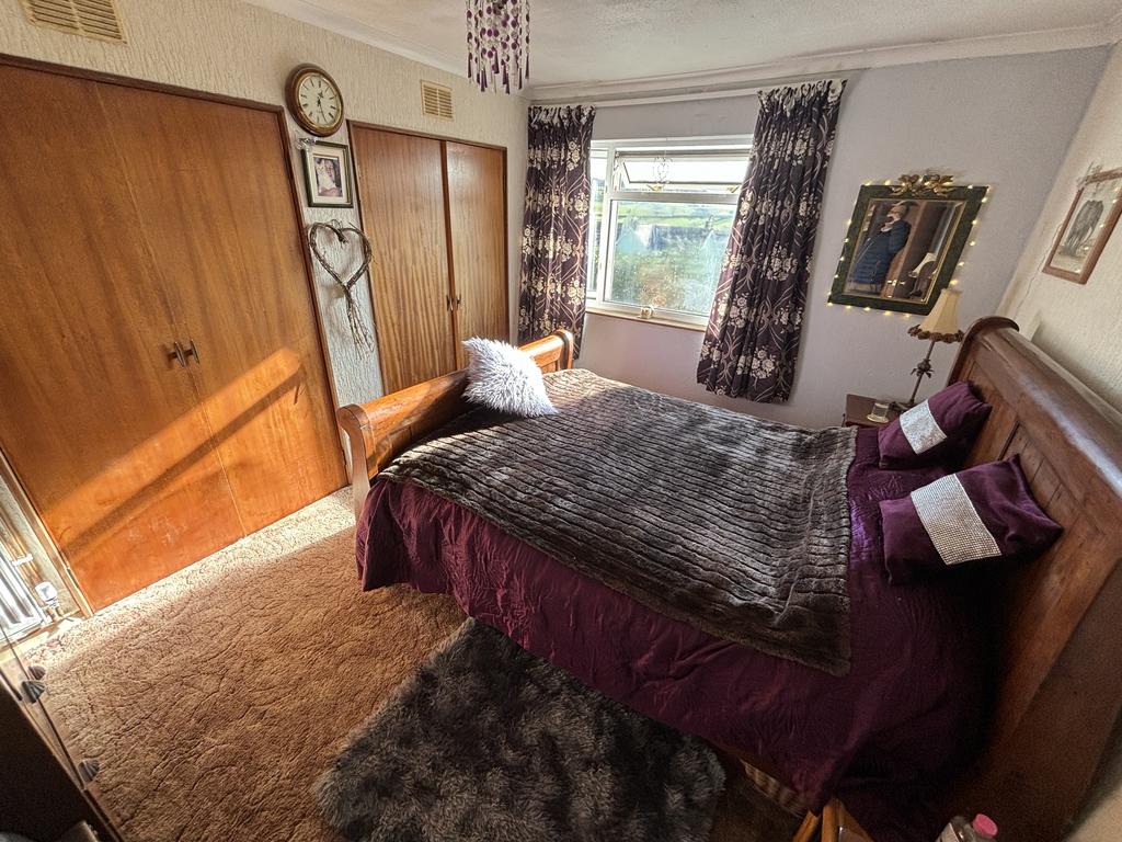 Front bedroom 1