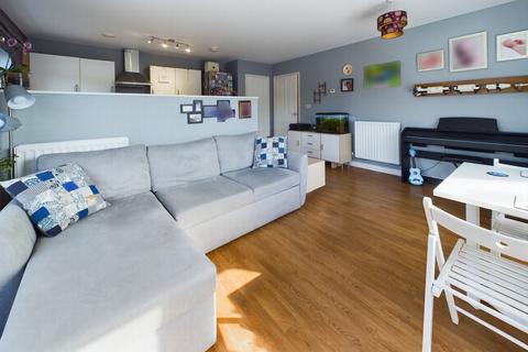 2 bedroom flat for sale, Boston Road, Haywards Heath, RH16