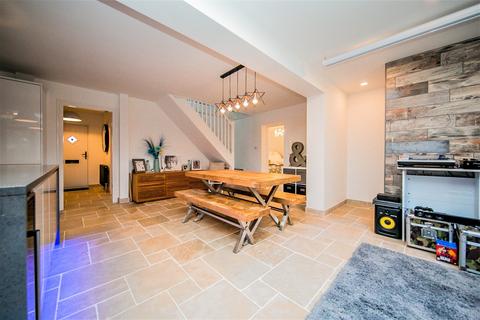 2 Bramley Close, Colchester, CO3 3RU