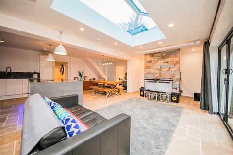 2 Bramley Close, Colchester, CO3 3RU