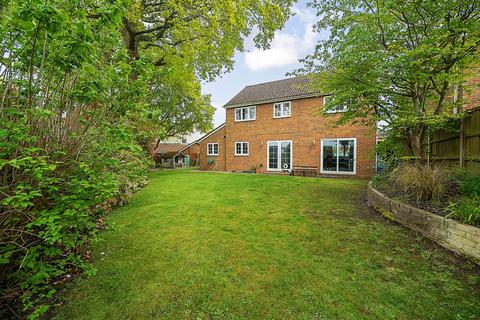 4 bedroom detached house for sale, Wren Close, Reading RG7