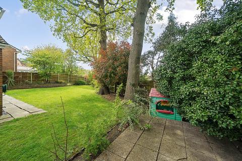 4 bedroom detached house for sale, Wren Close, Reading RG7