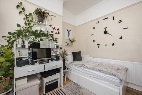 1 bedroom ground floor flat for sale, Cann Hall Road, London, E11