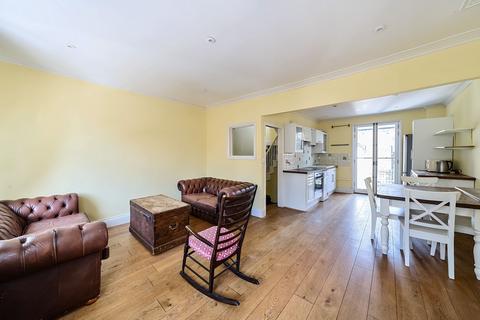 3 bedroom apartment to rent, Kennington Road, London, SE11