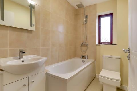 32 Barkus Close, Southam, CV47 1GB