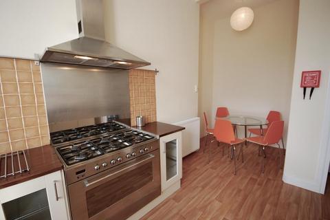 5 bedroom apartment to rent, Polwarth Gardens, Edinburgh EH11