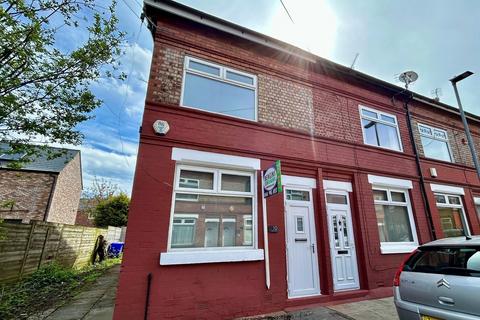 2 bedroom end of terrace house to rent, Manchester, Manchester M22