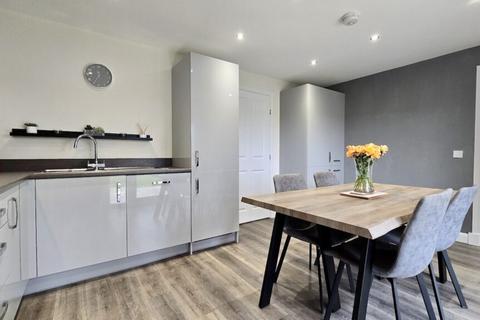 21 Ailsh Crescent, Glasgow, G33 1BL