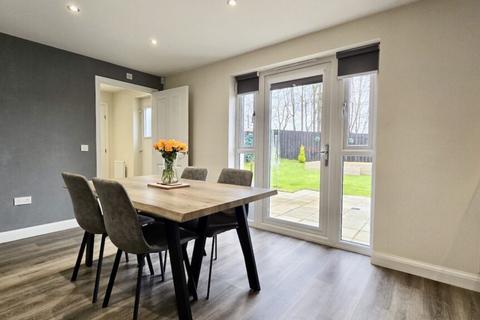 21 Ailsh Crescent, Glasgow, G33 1BL
