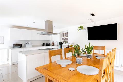 5 Barn Yard, Silverstone, Towcester, NN12 8WT
