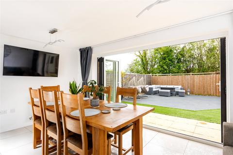 5 Barn Yard, Silverstone, Towcester, NN12 8WT