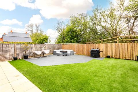 5 Barn Yard, Silverstone, Towcester, NN12 8WT