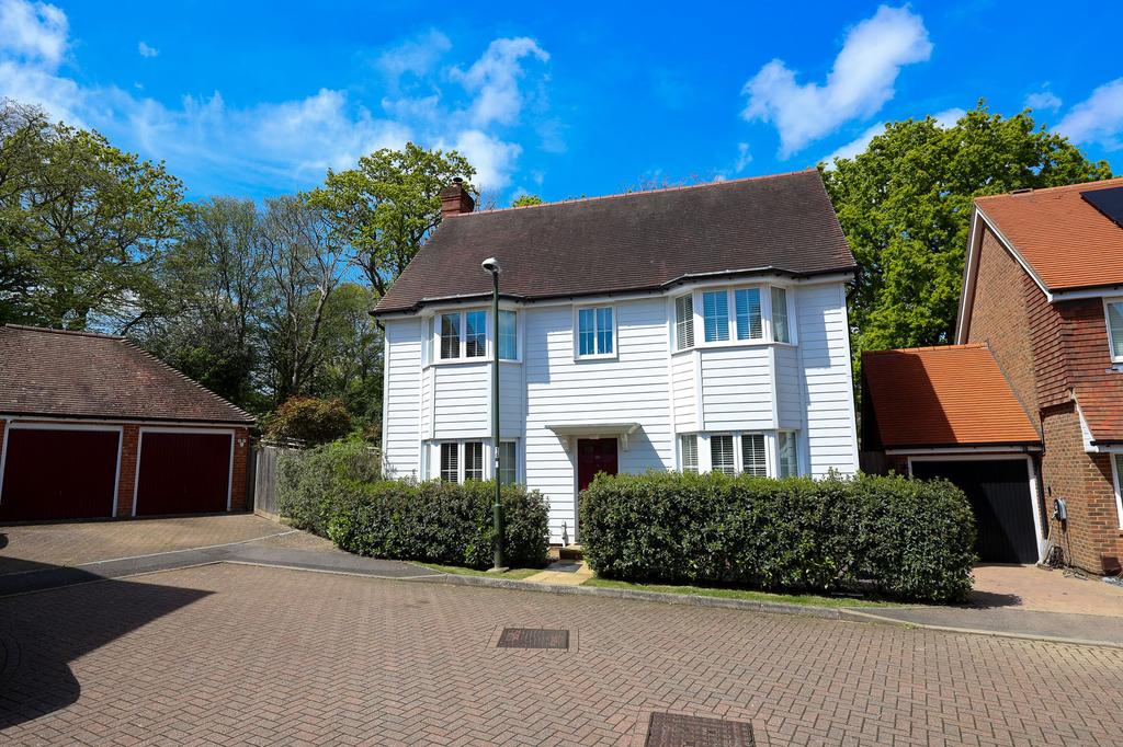 Sycamore Drive, Burgess Hill, RH15 4 bed detached house for sale £685,000