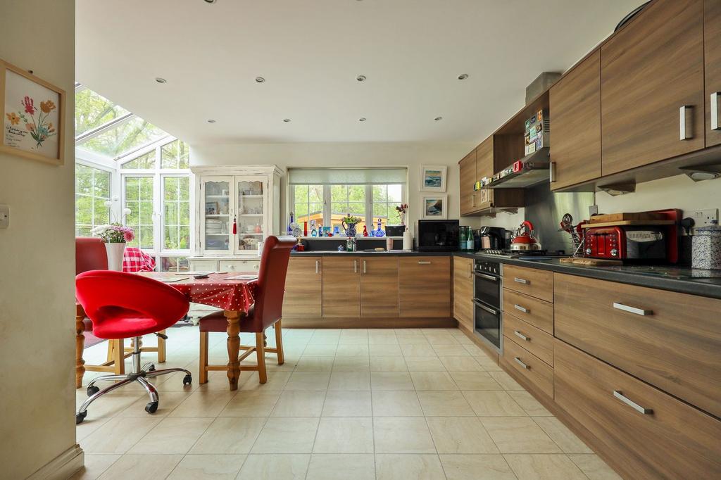 Sycamore Drive, Burgess Hill, RH15 4 bed detached house for sale £685,000
