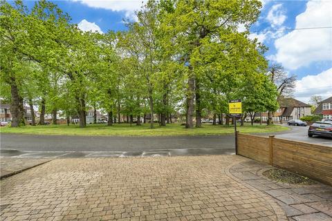 27 Stuart Crescent, Croydon, CR0 8QP