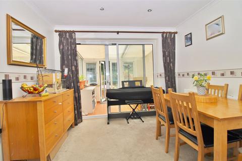 3 bedroom semi-detached house for sale, Springfield Avenue, Swanley, BR8 8AX