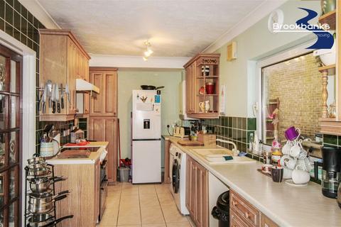 3 bedroom semi-detached bungalow for sale, Phelps Close, West Kingsdown, Sevenoaks, TN15 6DN