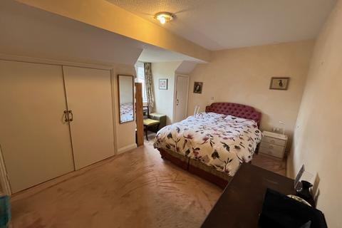 2 bedroom semi-detached house for sale, St. Michaels Close, Lambourn RG17