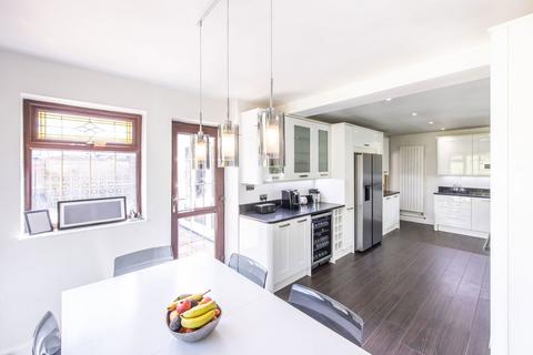 42 Dobson Road, Gravesend, DA12 5TE