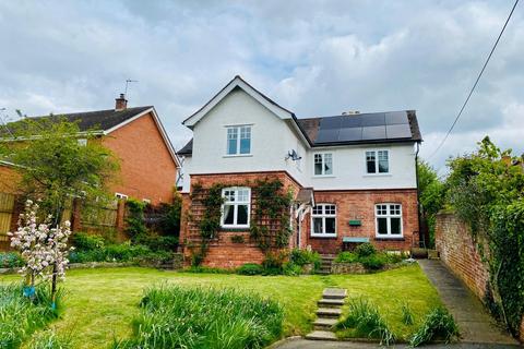4 bedroom detached house for sale, Southbank Road, Aylestone Hill, Hereford, HR1