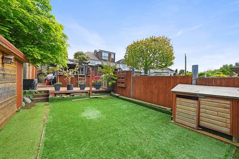 17 Fairfield Way, Epsom, KT19 0EF