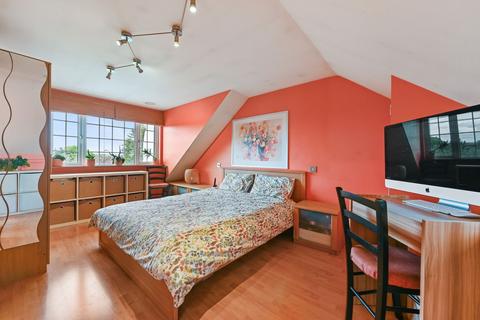 17 Fairfield Way, Epsom, KT19 0EF