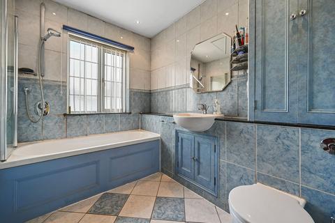 17 Fairfield Way, Epsom, KT19 0EF