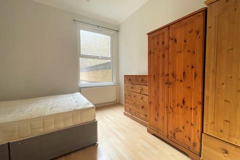 1 bedroom flat to rent, Tooting Bec Road, SW17 8BG
