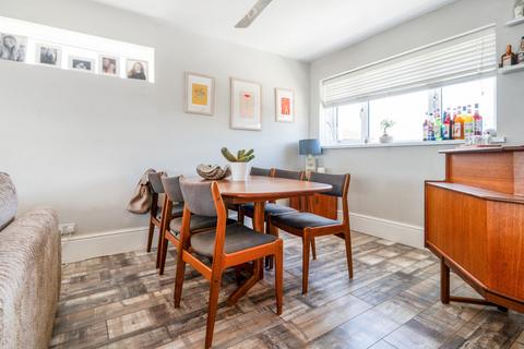 18 Bembridge Drive, Hayling Island, PO11 9LU