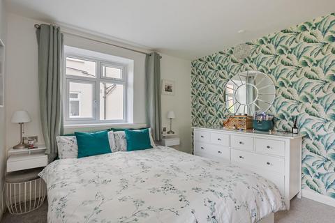2 bedroom flat for sale, Kings Avenue, London SW4