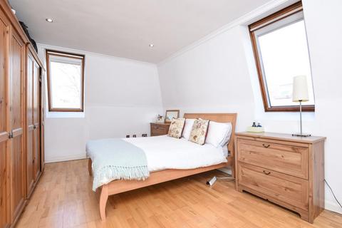 2 bedroom flat for sale, Pepys Road, Raynes Park