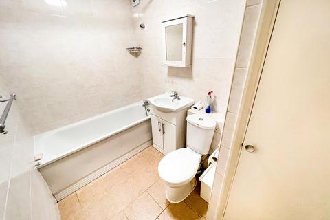 1 bedroom flat for sale, Collapit Close, Laburnum Court Collapit Close, HA1