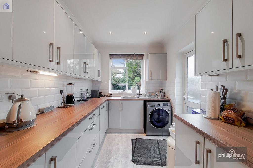 Locket Road, Harrow, HA3 3 bed semidetached house for sale £600,000