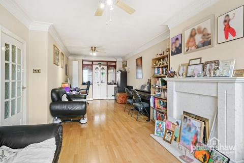 4 bedroom semi-detached house for sale, Morley Crescent East, Stanmore, HA7