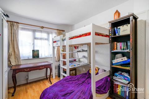 1 Alicia Close, Harrow, HA3 8HP