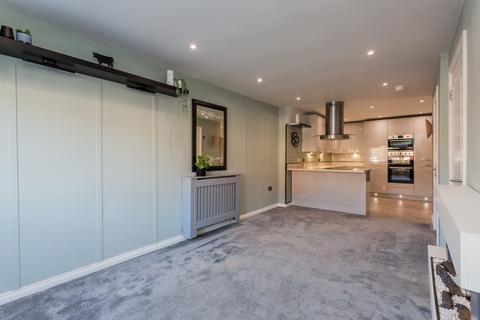 26 Berryknowes Drive, Glasgow, G52 2DZ