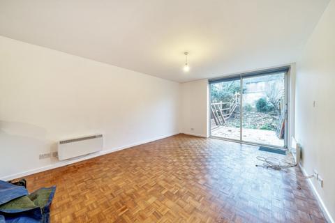 2 bedroom end of terrace house to rent, Cherrywood Drive Putney SW15