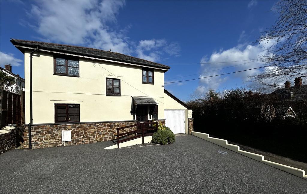 Launceston, Cornwall PL15 3 bed detached house for sale £285,000