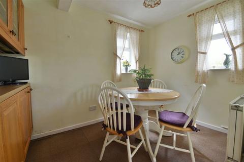 3 bedroom semi-detached house for sale, Woodside, Newbury RG14