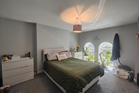 2 bedroom flat to rent, George Street, Wakefield, West Yorkshire, UK, WF1