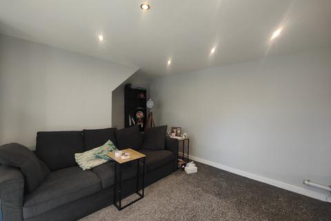2 bedroom flat to rent, George Street, Wakefield, West Yorkshire, UK, WF1