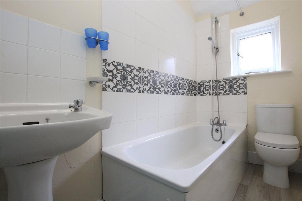 Rowlands Road, Worthing, West Sussex... 2 bed flat to rent £1,100 pcm