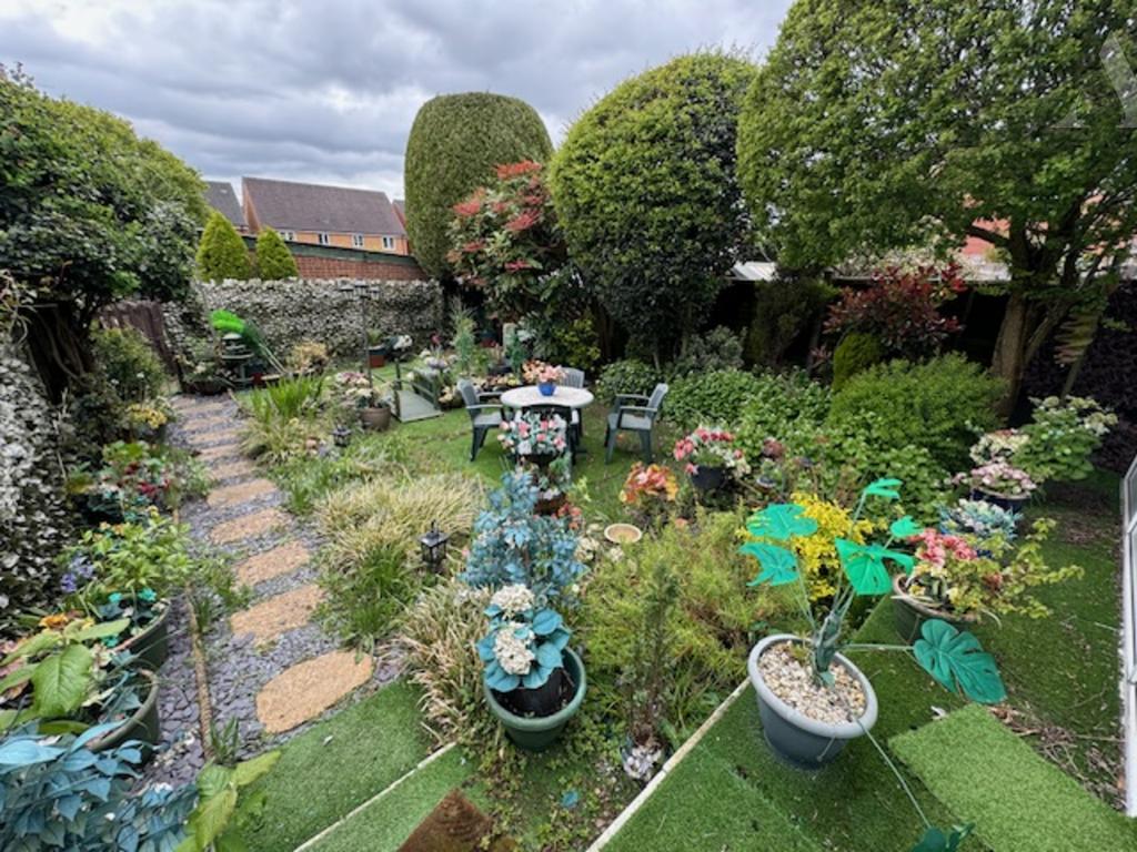 27 high street rear garden 3