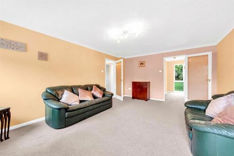 2 bedroom flat for sale, Kempton Close , ERITH , Dartford, DA8 3SR