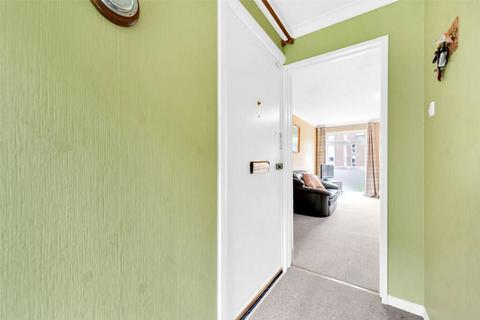 35 Kempton Close, Erith, DA8 3SR
