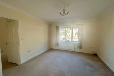 4 bedroom house to rent, Front Street, Bramham, Wetherby, West Yorkshire, UK, LS23