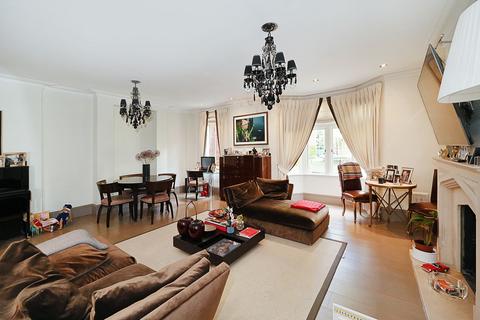 3 bedroom apartment to rent, Fulham Road, SW3
