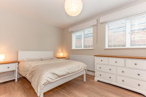 3 bedroom flat to rent, 13 Gosford Hill Court, Bicester Road, Kidlington, Oxfordshire