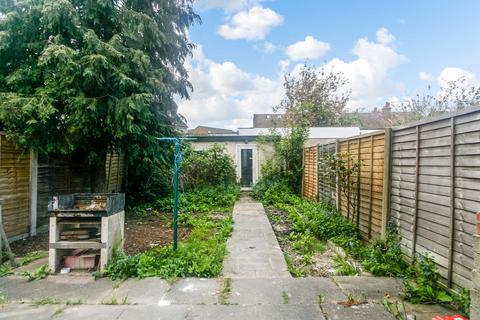 4 bedroom semi-detached house for sale, Elmwood Road, Croydon, CR0