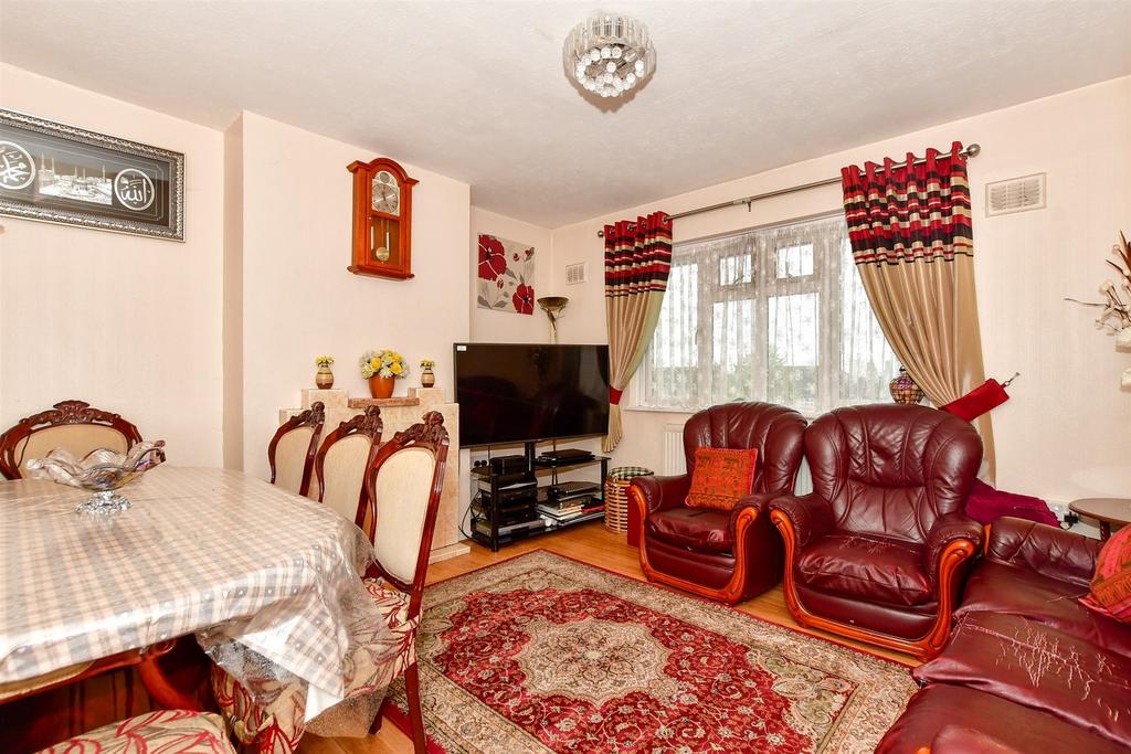 Aldborough Road North, Ilford, Essex 3 bed flat for sale £350,000